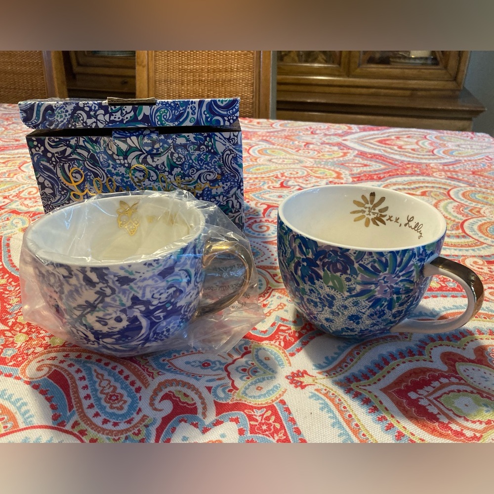 2 Lilly Pulitzer mugs:1 NWOT w/box, 1 EUC.